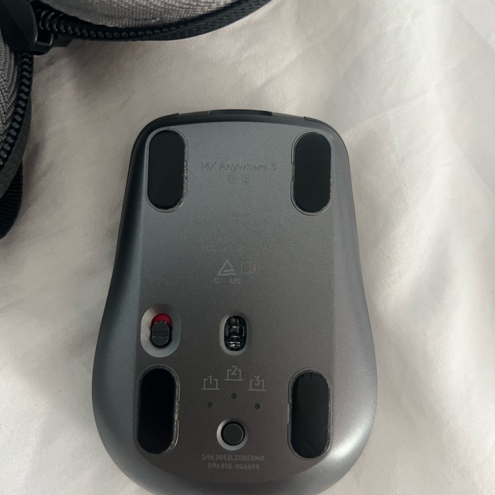Logitech Wireless Mouse - Picture 2 of 4